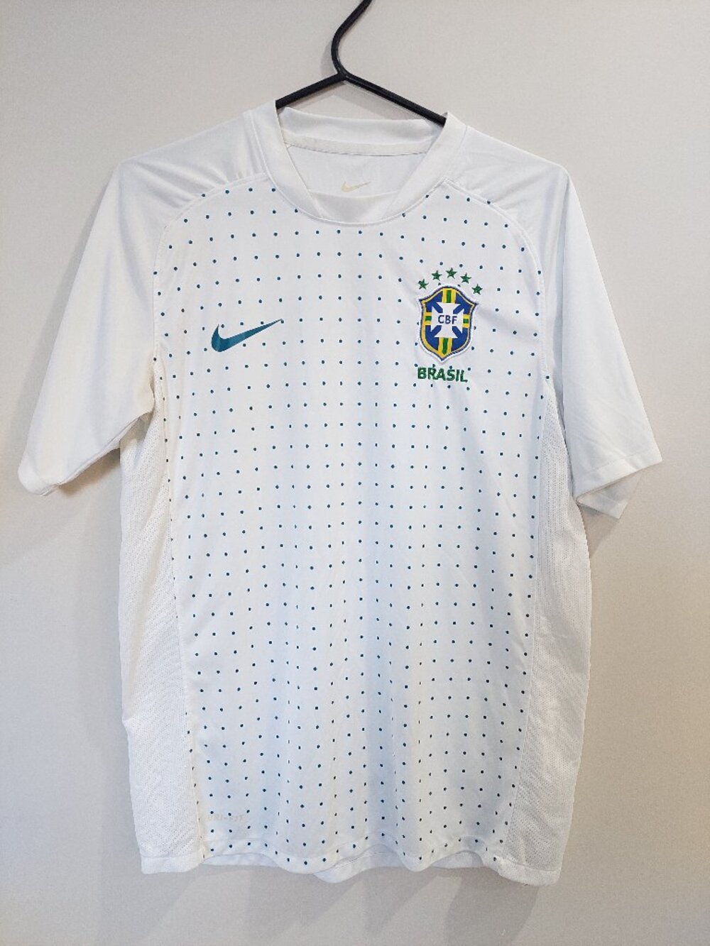 Nike Brazil Men's Size M 2010 pre-match soccer jersey in white with teal dots